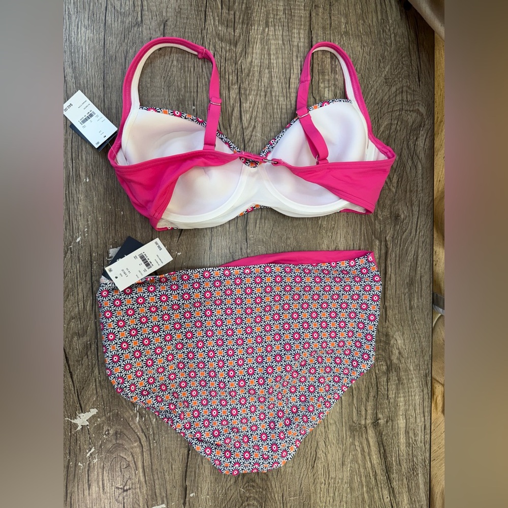Lands' End Women's UPF 50 Full Coverage High Waist Twist-Front Bikini - Picture 3 of 5